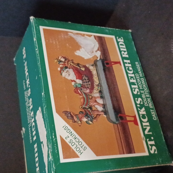 St. NICK'S SLEIGH RIDE DOUBLE HOOK CAST IRON STOCKING HANGER MADE IN TAIWAN - Picture 8 of 8